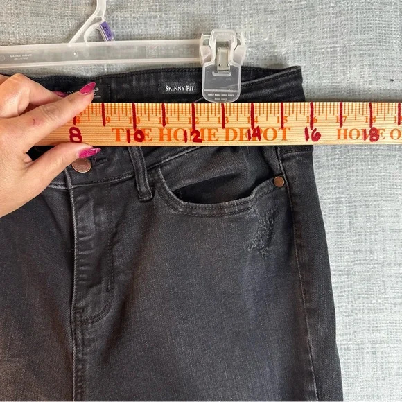 Judy Blue Black Leopard Patch Distressed Skinny Jeans 11/30 Mid Rise Raw Hem EUC - Picture 7 of 9